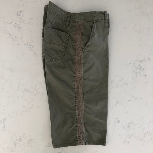 DKNY JEANS Cotton Bermuda Shorts Khaki Green w Embroidered Tan Side Trim Sz 6 - Picture 1 of 12